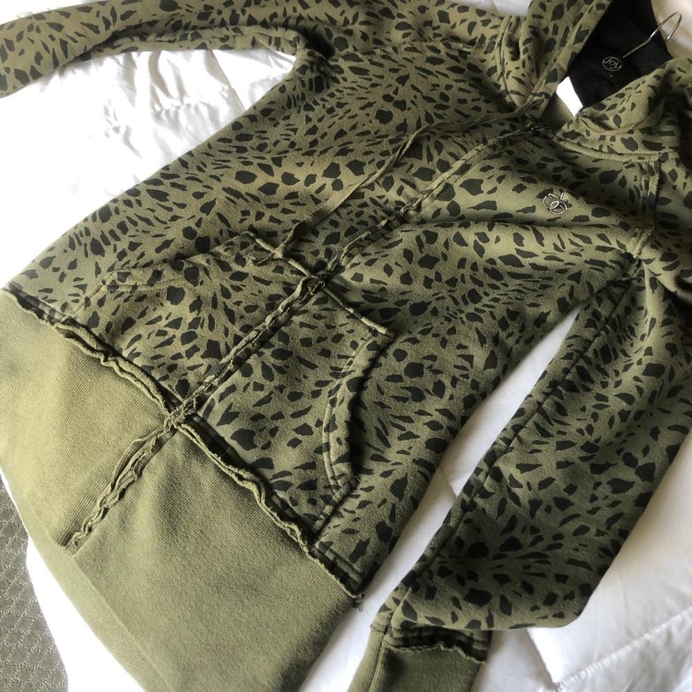 Zip front cotton hoodie.